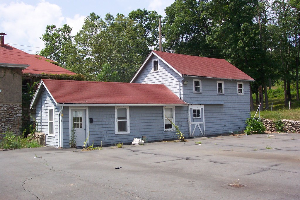 Service Building On the grounds of the Otisville Antitoxin… Flickr