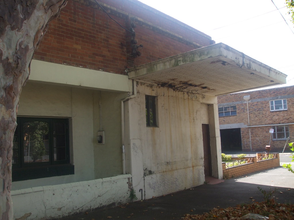 Old Shop Rankins Rd Buy in bulk, now sealed up. WindscreenCam Flickr