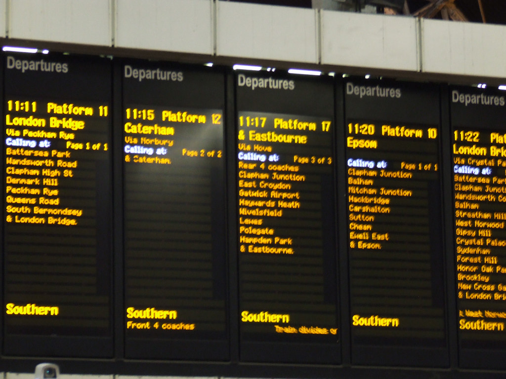 Victoria station, 3 The departures board at the Victoria t… Flickr