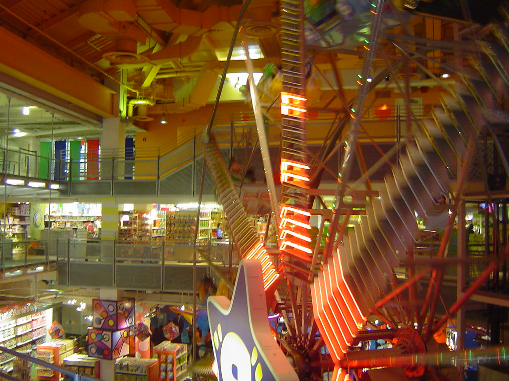 Ferris Wheel Inside Toys R Us... Only in New York