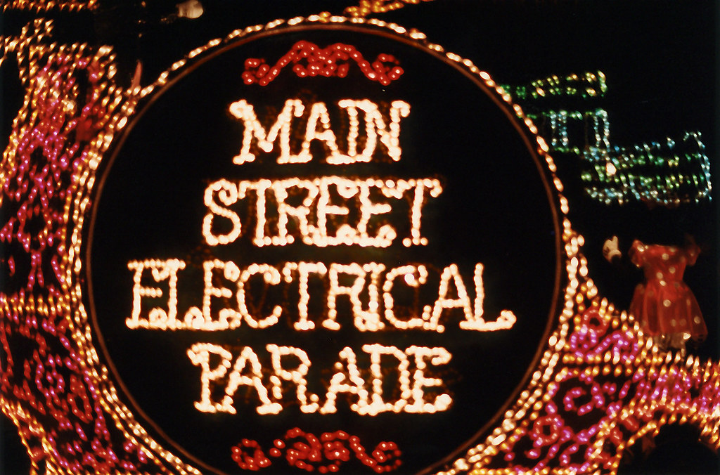 Disney Main Street Electric Parade 1 Aug 21, 1988 A vinta… Flickr