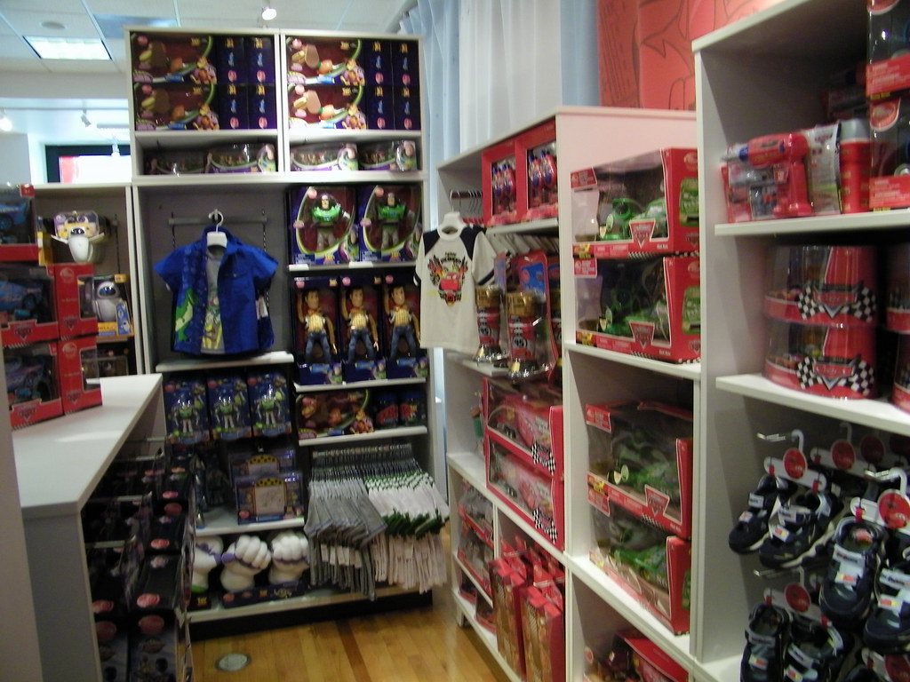 Ala Moana Disney Store reopening Joel Flickr