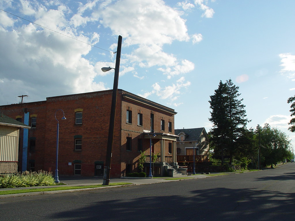 Apartment Building Spokane's University District Flickr