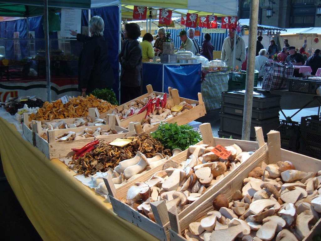 Zurich train station food stand A fresh food market was in… Flickr