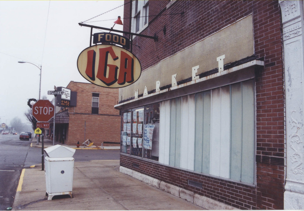 IGA Nokomis, IL Last time I passed through Nokomis, this p… Flickr