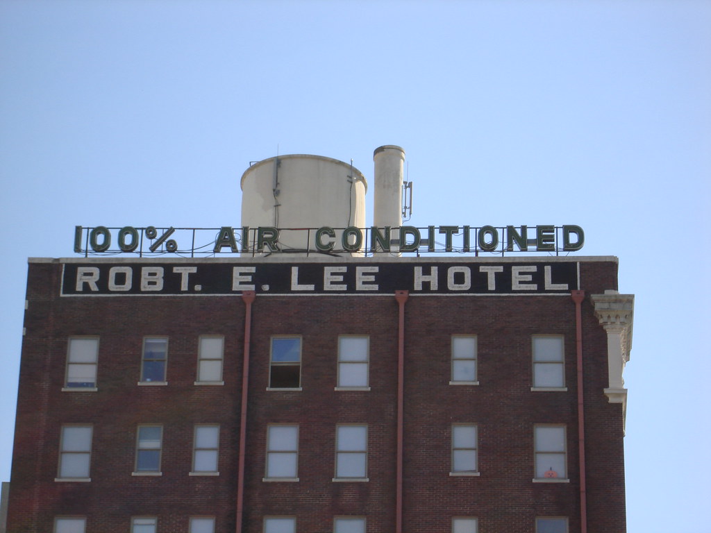 AirConditioned The Robert E. Lee Hotel in San Antonio. 100… Flickr