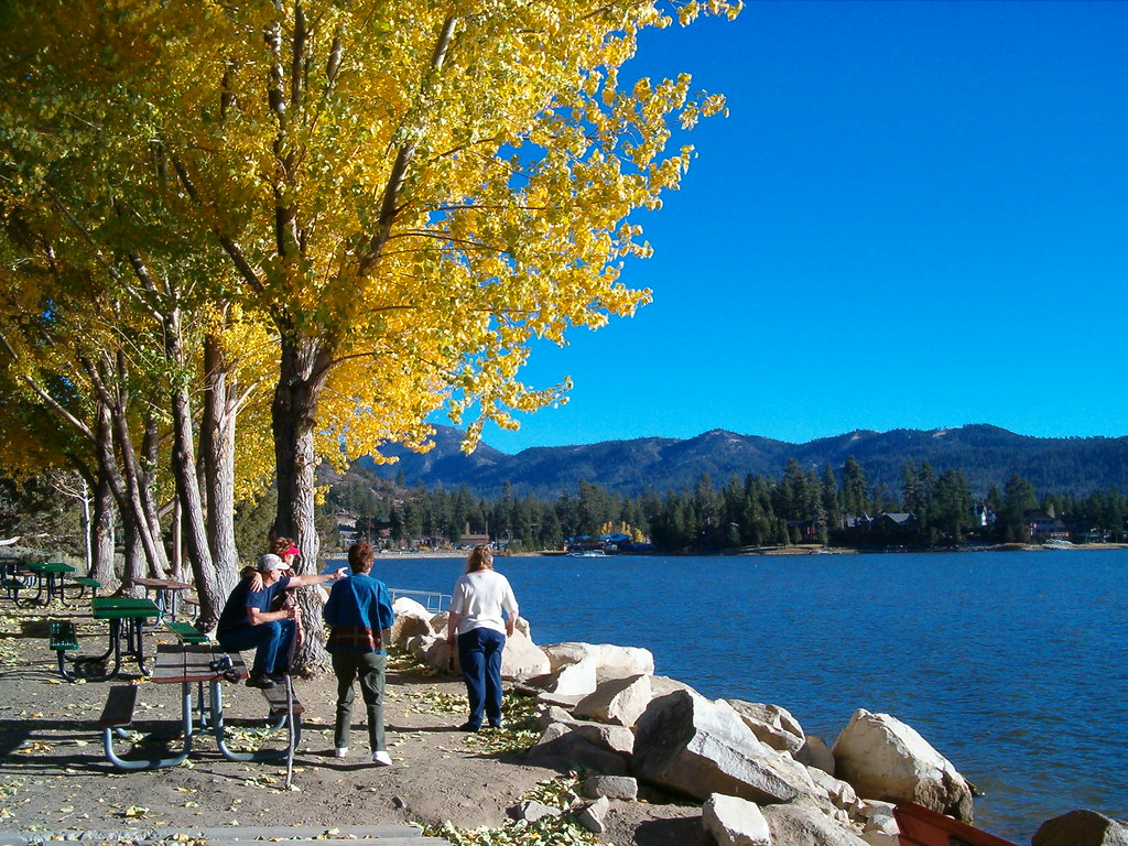Big Bear Lake in Fall People enjoying Big Bear Lake with t… Flickr