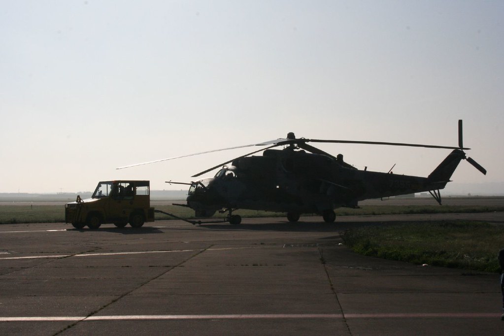 Hind Towing the Hind on the morning of the 2006 RAF Leucha… Flickr