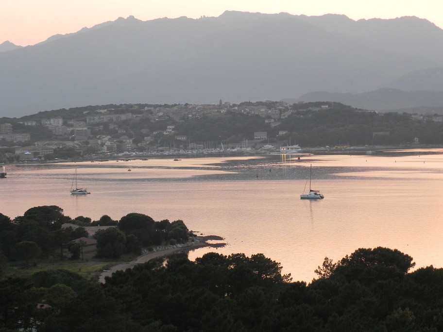 Corse PortoVecchio coucher de soleil vue de la baie