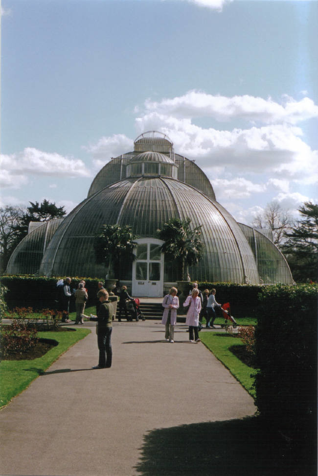 Kew Greenhouse Greenhouse in Kew Gardens, London. i_am_amy Flickr