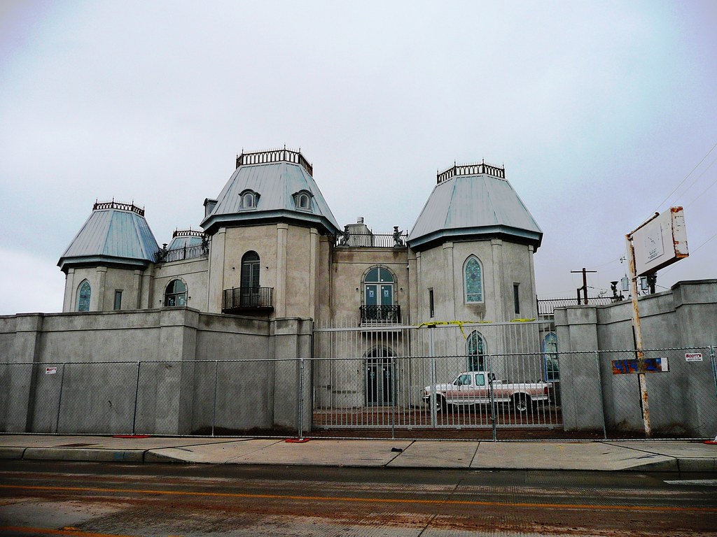 Albuquerque, NM A Very Strange House Not my usual house wi… Flickr