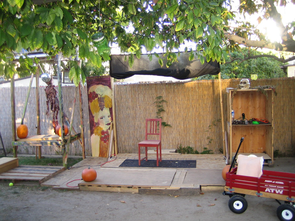 wheres the chicken wire? the stage awaits Matthew Petty Flickr