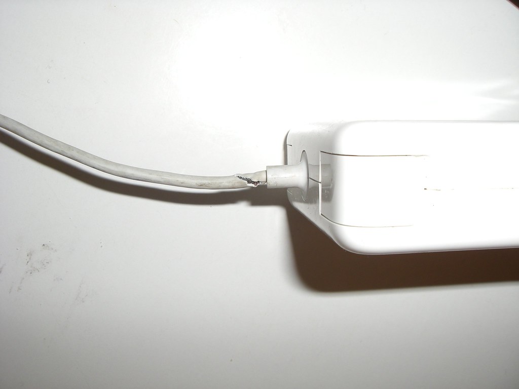 Macbook Power Cable Defect Defect on Macbook Power Cable, … Flickr