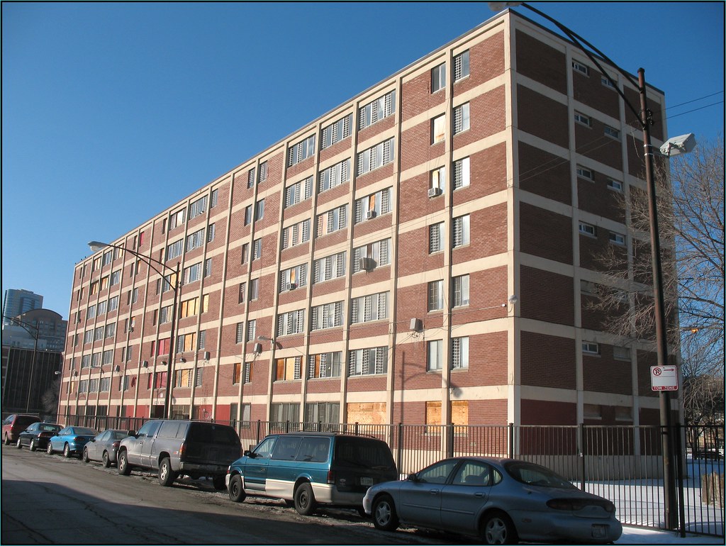 Chicago Public Housing Last Days Looking south at 862 Nort… Flickr