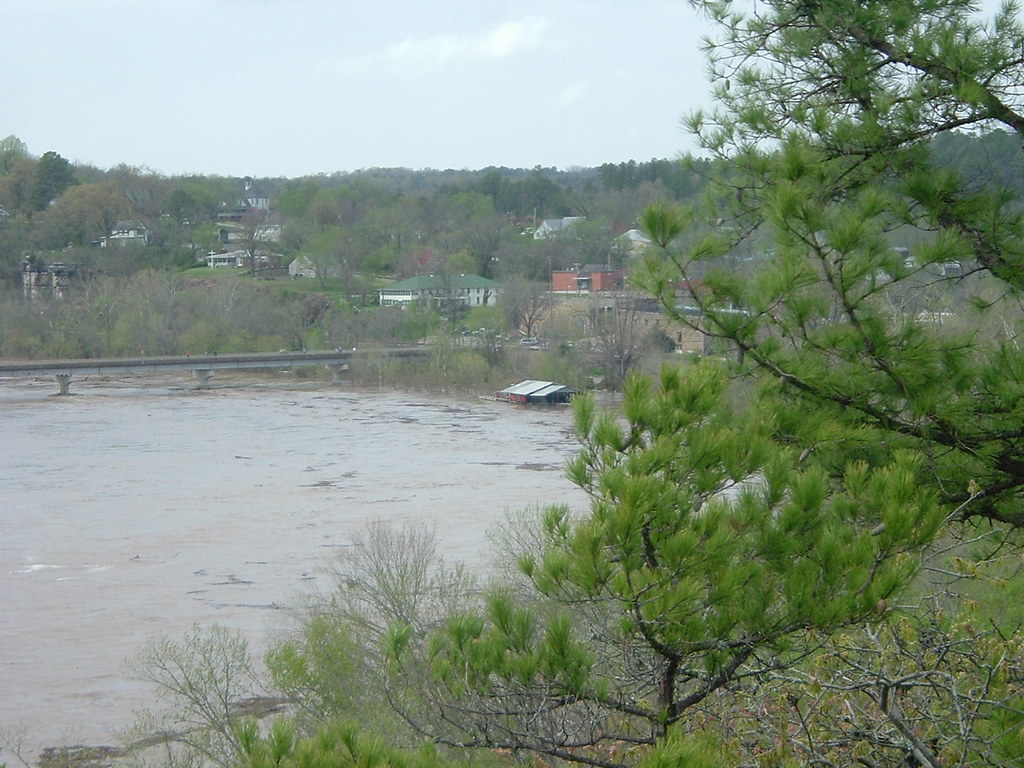 Flood at Calico Rock, Arkansas The White River at Calico R… Flickr