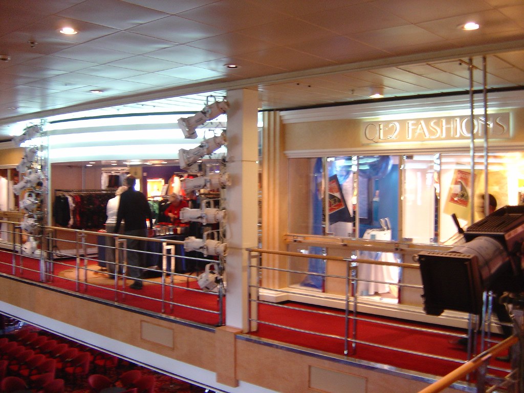 QE2 prom deck shops 2004 Gary Bembridge Flickr