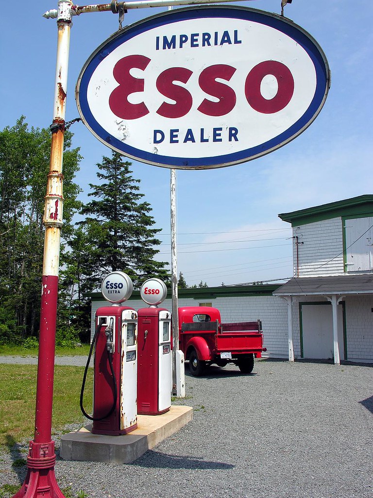 DSCN4833 Esso Gas station, 1950's Dennis Jarvis Flickr