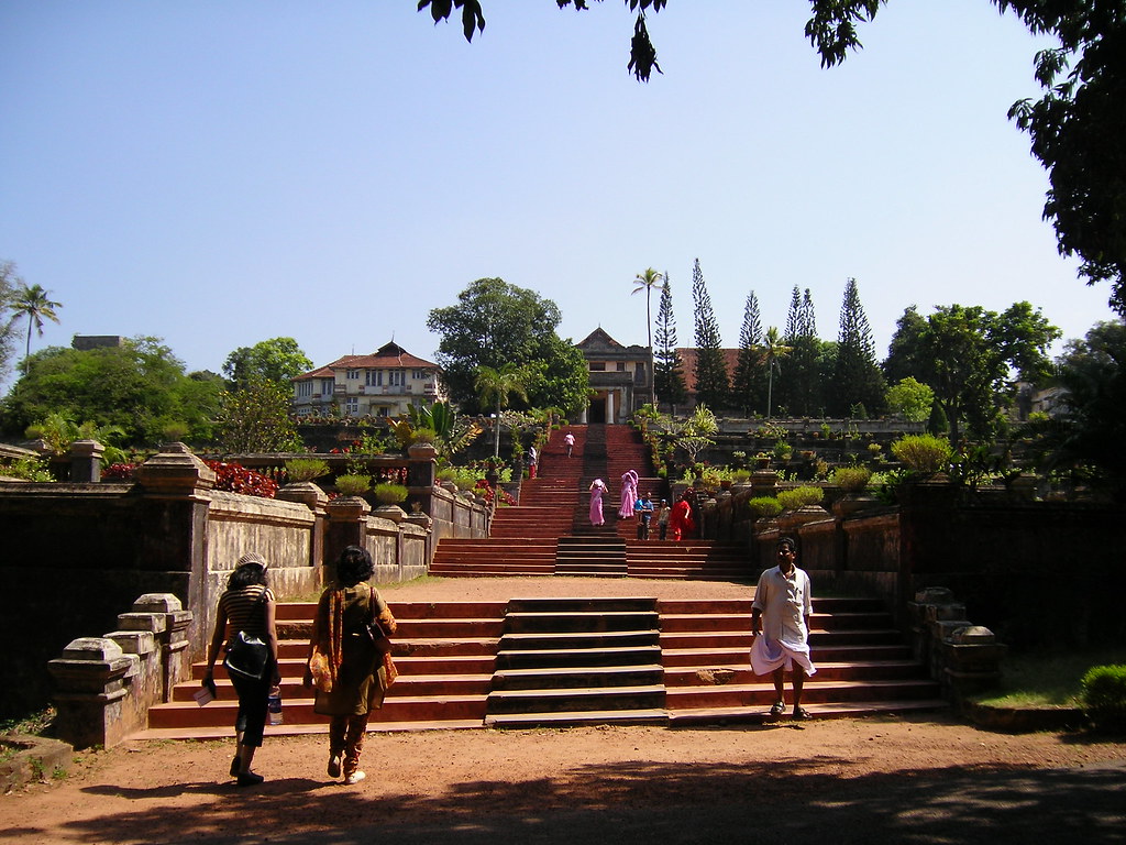 Hill Palace, Tripunithura Stairs leading to Hill Palace, T… Flickr