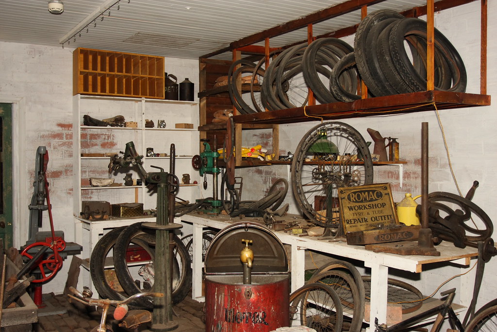 Old Bike Repair Shop Streetlife Museum of Transport Hull, … 77krc