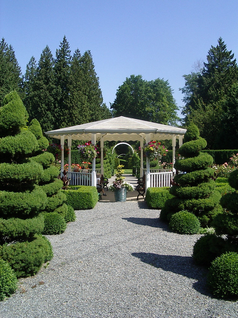 Minter Gardens 3 The center pavilion in the Rose Garden. Careann