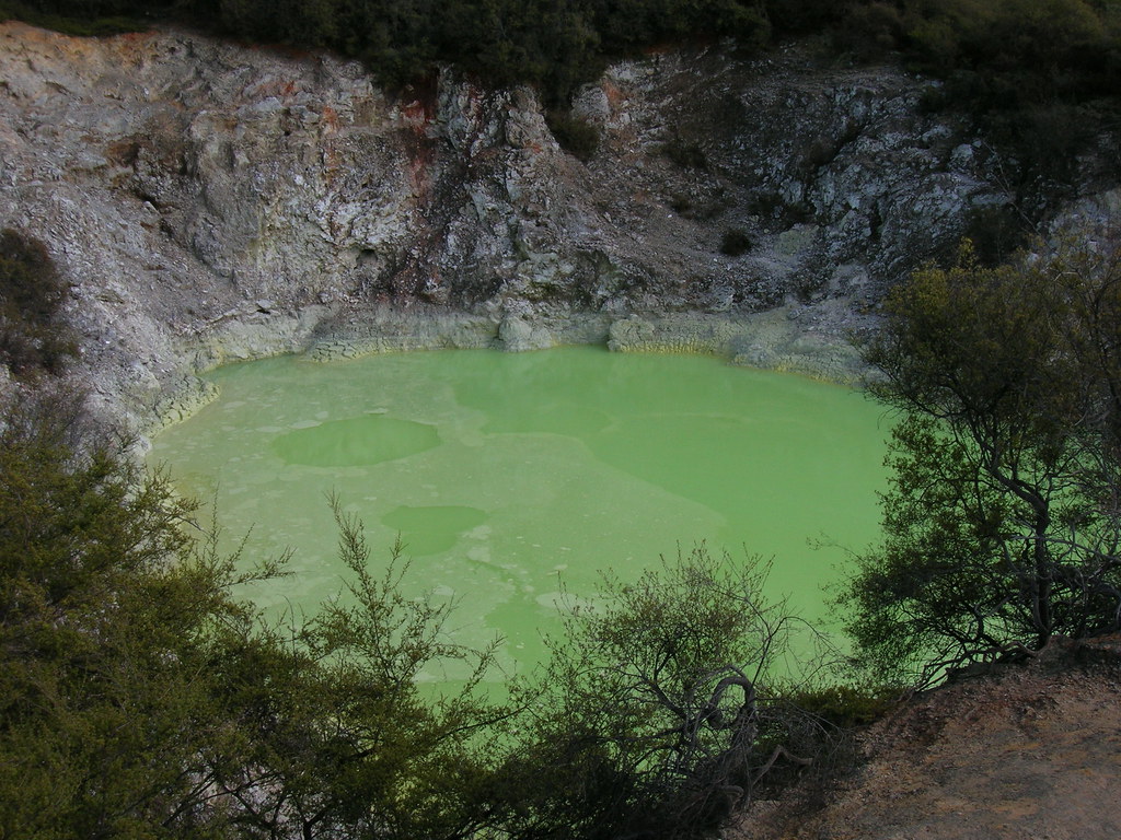 DSCN4217 un lac vert fluo (mais la couleur ne ressort