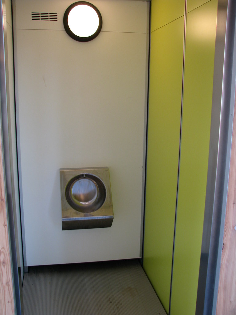 Toilettes Urinoir. Parc de la Tête d'or. Les nouveaux wc 2… Flickr