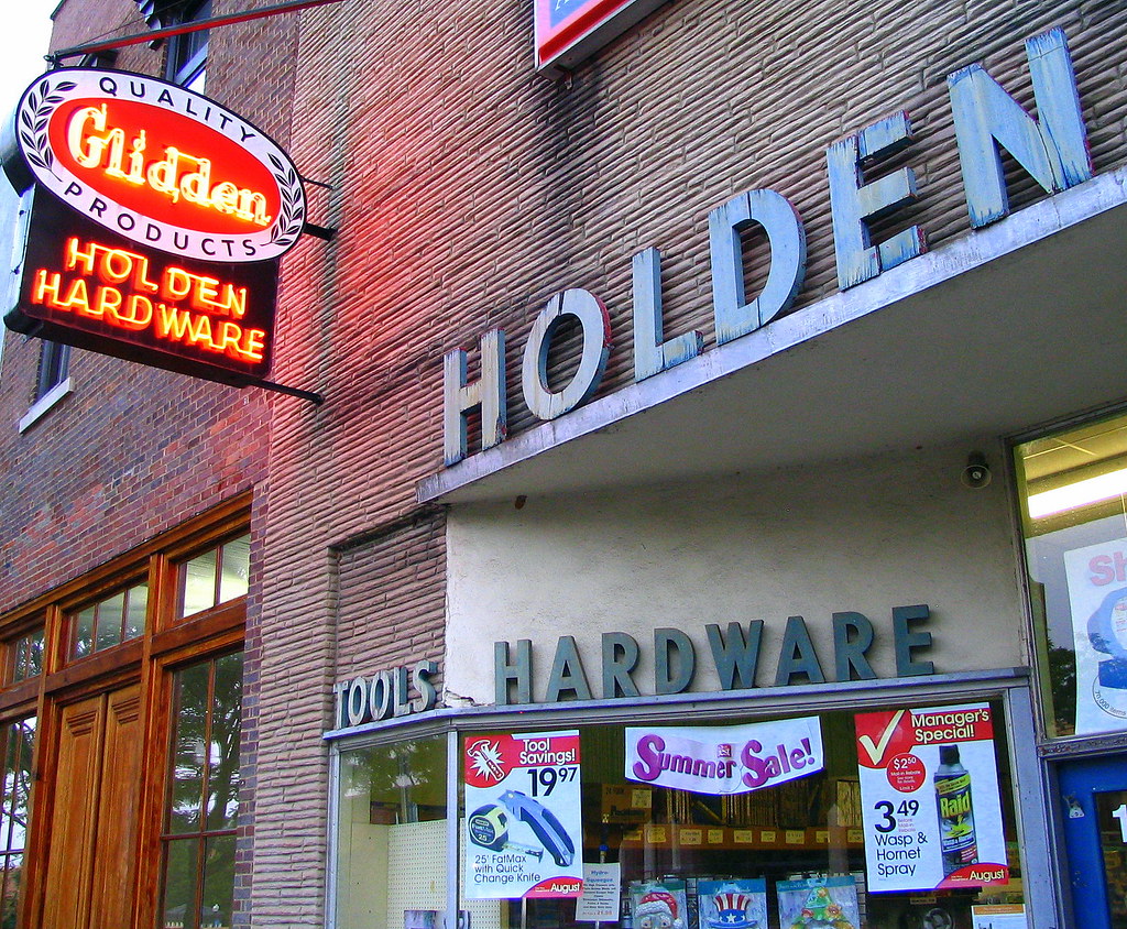 Holden Hardware & Glidden At the Murfreesboro, TN town squ… Flickr