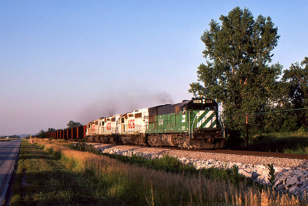 BN 5941 at Rushville, MO Burlington Northern U30C 5941 le… Flickr