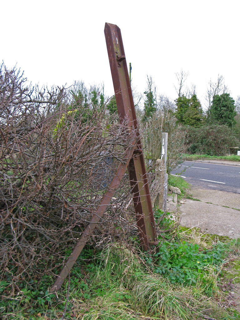 Lambourne Hall Rd RAF Canewdon Radar Site Entrance Gate P… Flickr