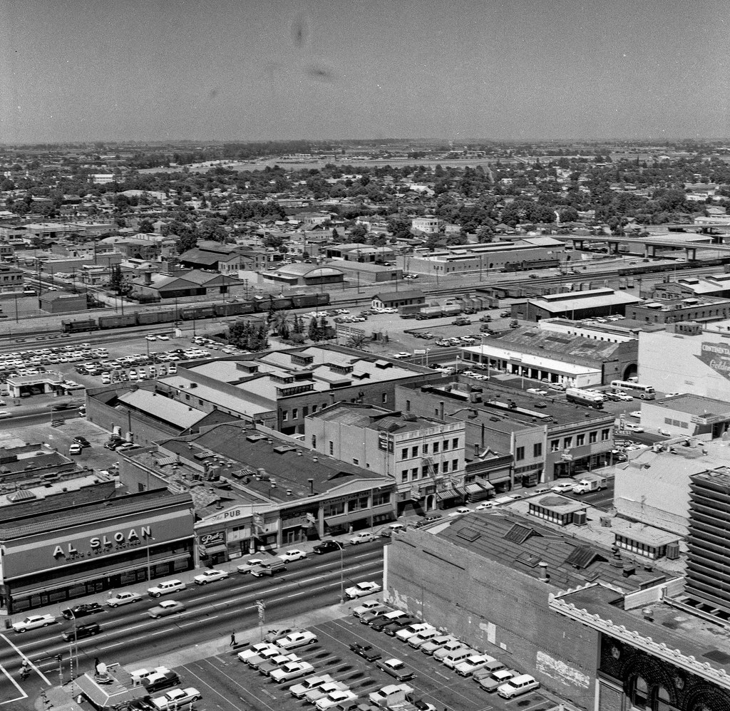 SecurityBankBldgViewFresnoJUNE196205LR View west … Flickr