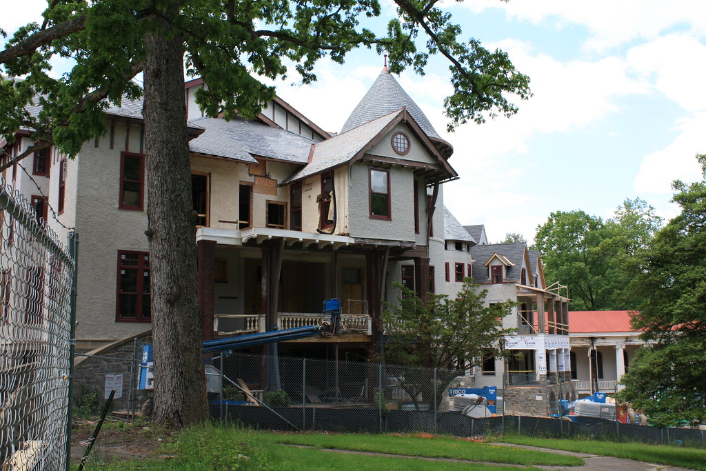 Forest Glen Senior House The Senior House (1898) was a res… Flickr