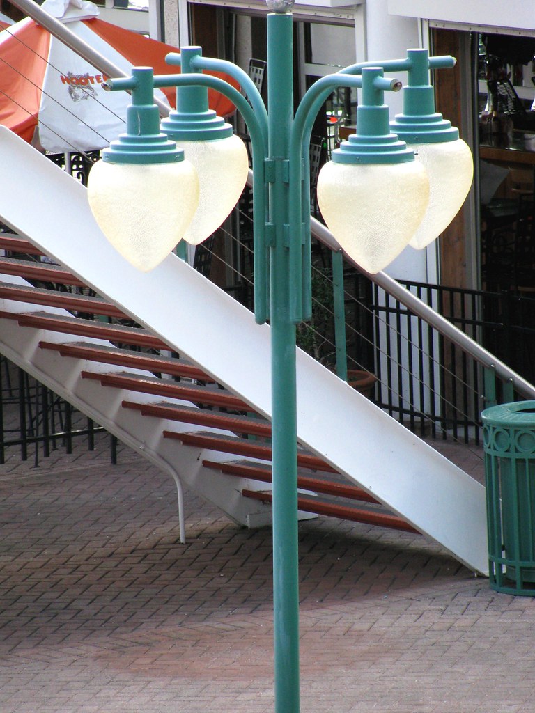 Jacksonville Landing Lightpost Lightpost at the Jacksonvil… Flickr