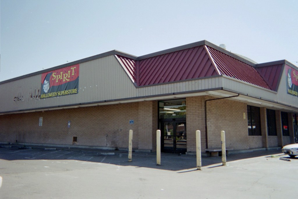 Lucky Store San Leandro,CA A sad end to the flagship Lucky… Flickr