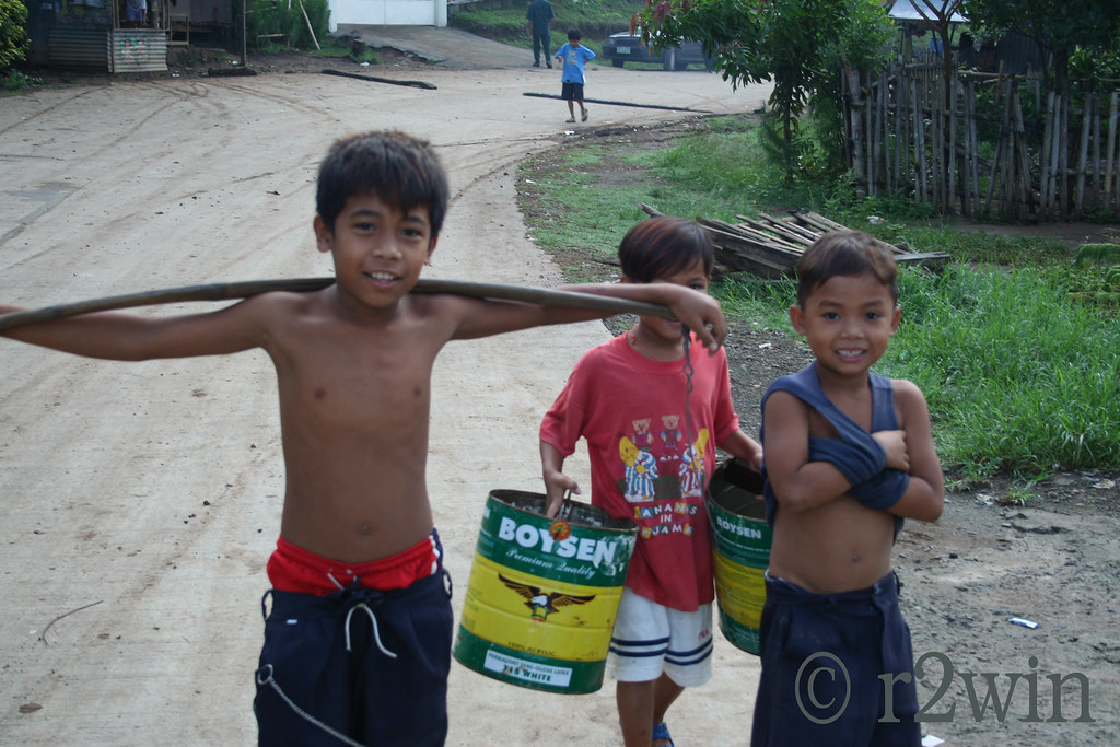 Nag Iigib Ng Tubig In English
