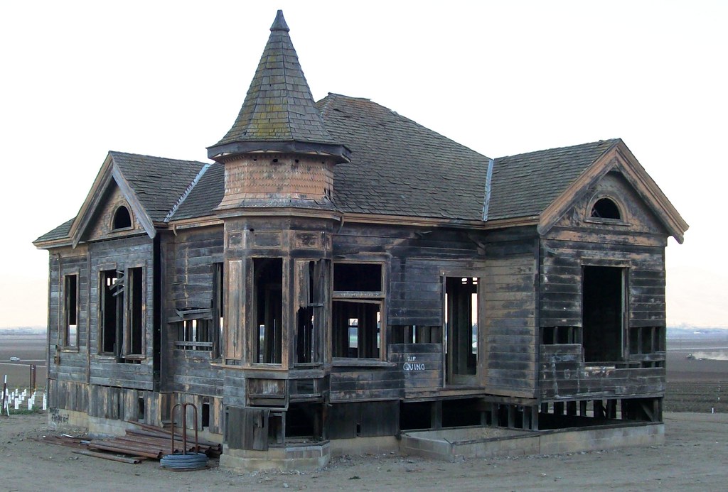 Old, abandoned building on the edge of a farm field near Mission