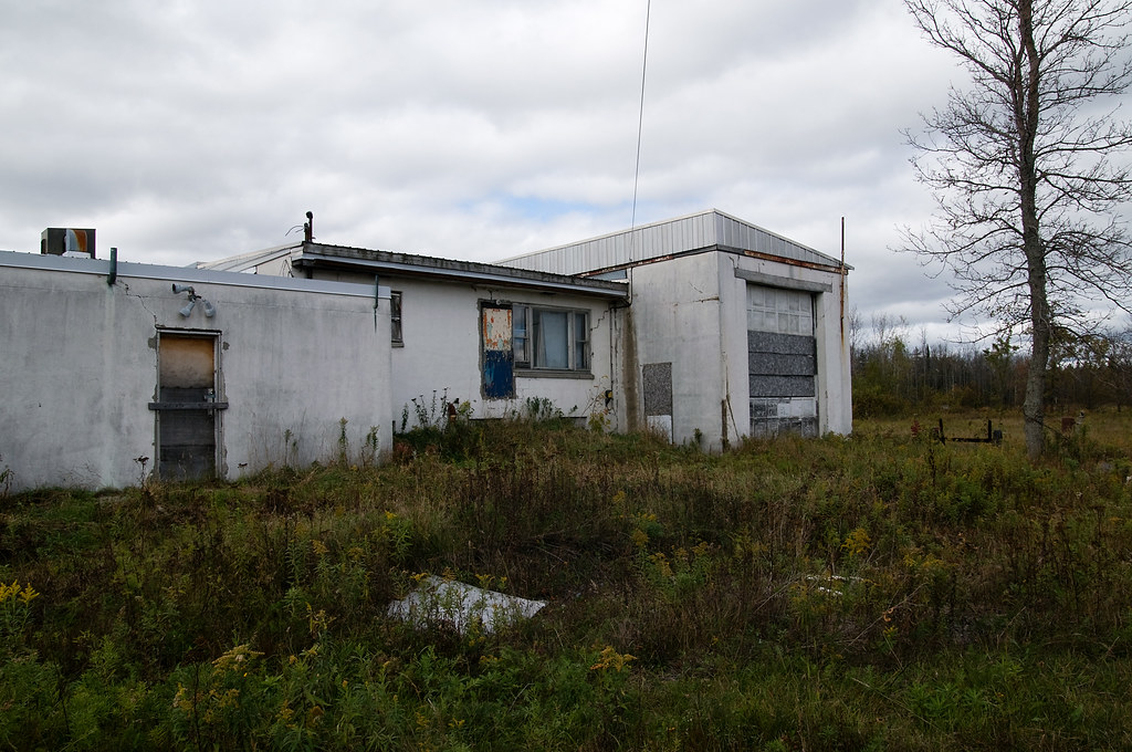 Around Back Random Service Station Pointe au Baril Stati… Flickr
