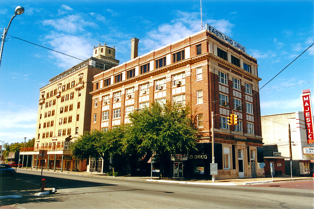 Eastland Drugs, Eastland, Texas A drugstoreoffice buildin… Flickr