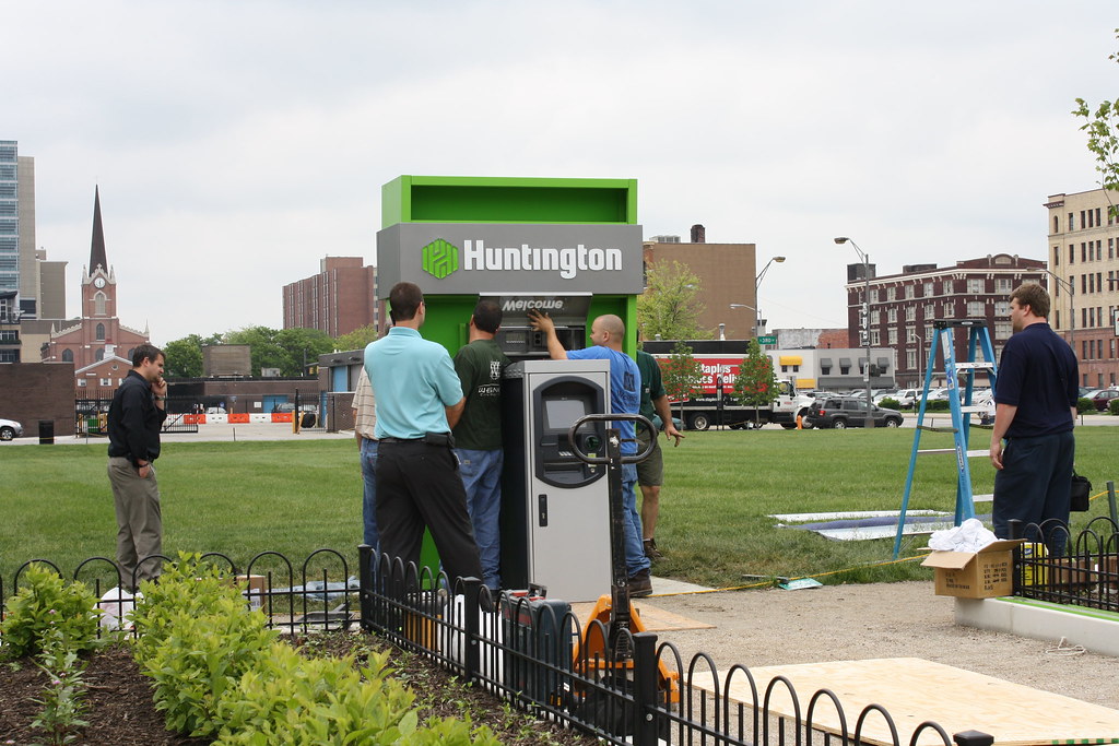 Huntington Bank ATM Installation The newest Huntington Ban… Flickr