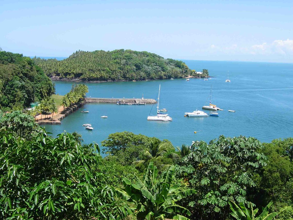Débarcadère et ile Saint Joseph a photo on Flickriver