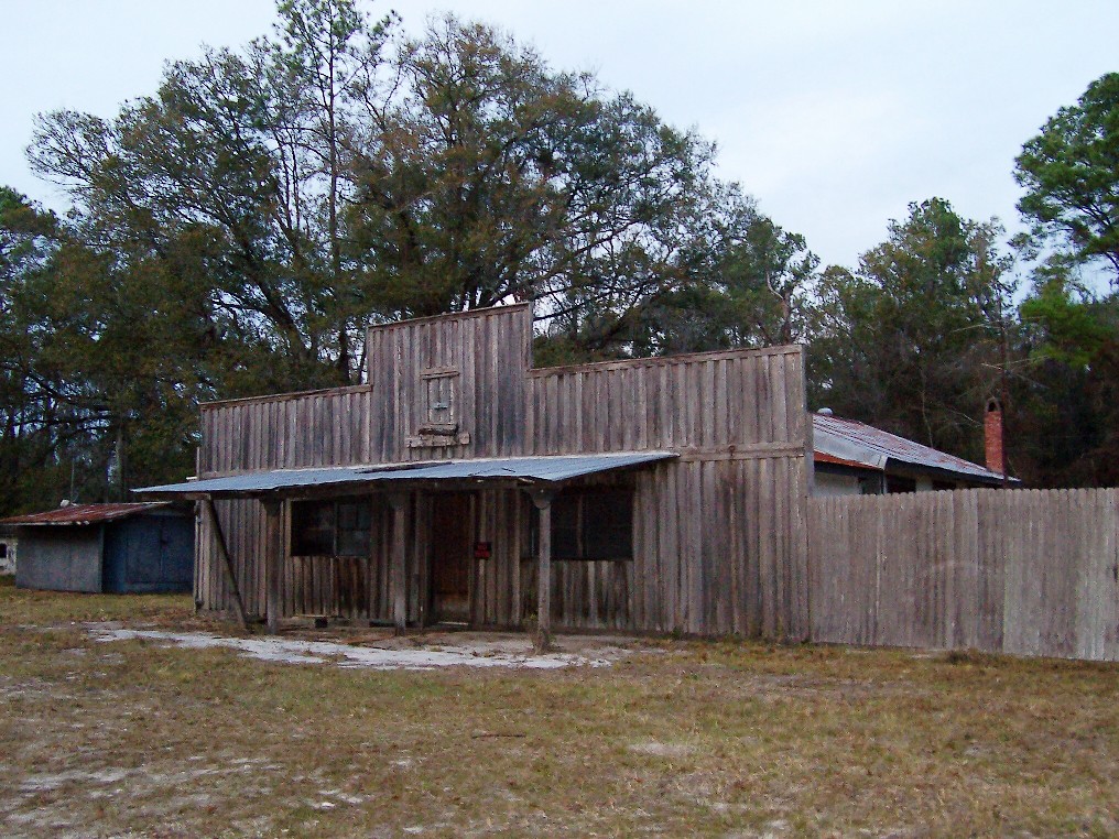 Lulu, Florida wooden facade with occupied houses in back o… Flickr