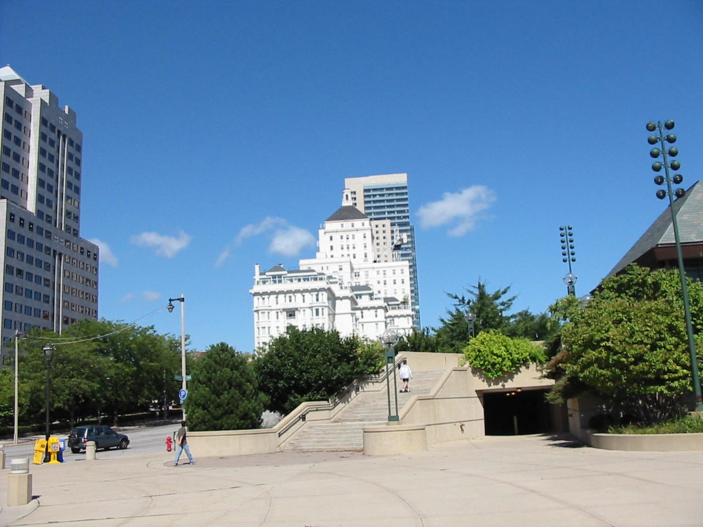 Cudahy Towers Plaza at foot of Wisconsin Ave. OliveGuy Flickr