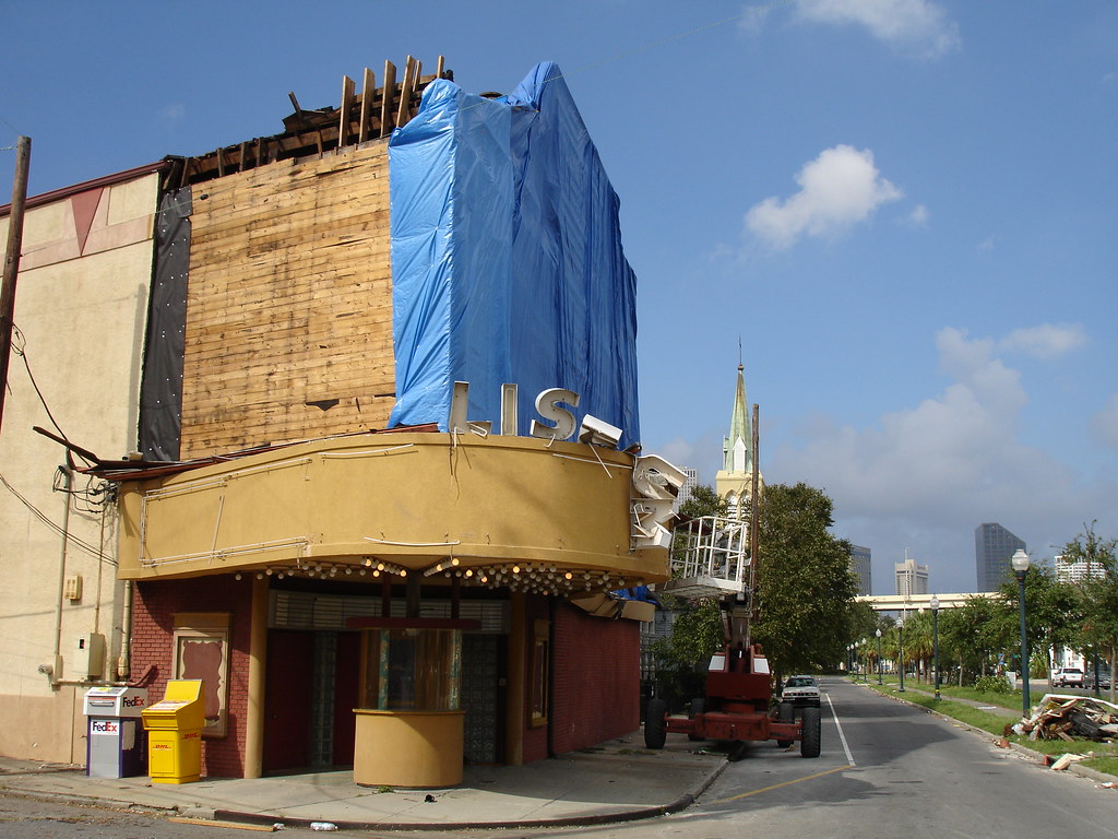 Coliseum Theater The Coliseum Theater on Camp Street in Ne… Flickr