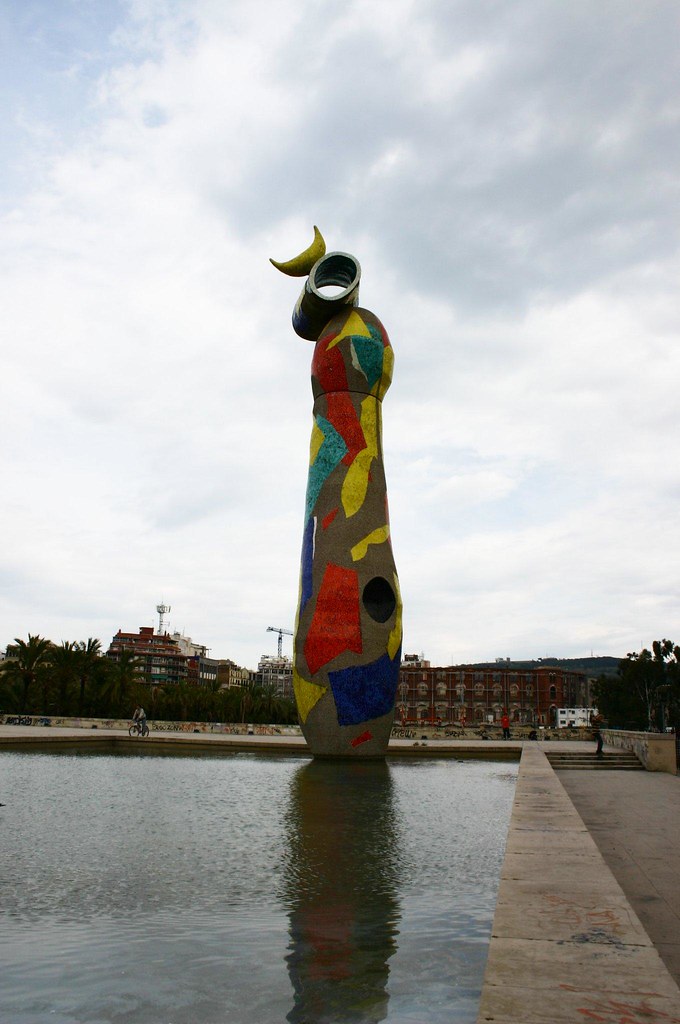 Escultura "La dona i l'ocell", de Joan Miró Parc de l'Esc… Flickr