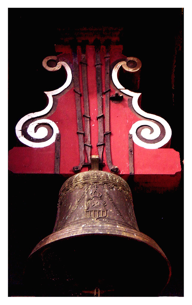 sino Os sinos foram em algumas cidades do interior de Mina… Flickr