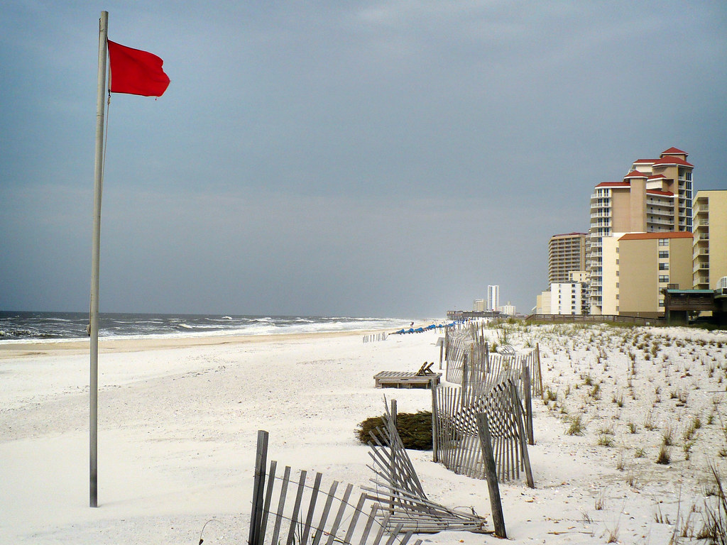 red flag A red flag near Gulf State Park in Gulf Shores, A… Flickr