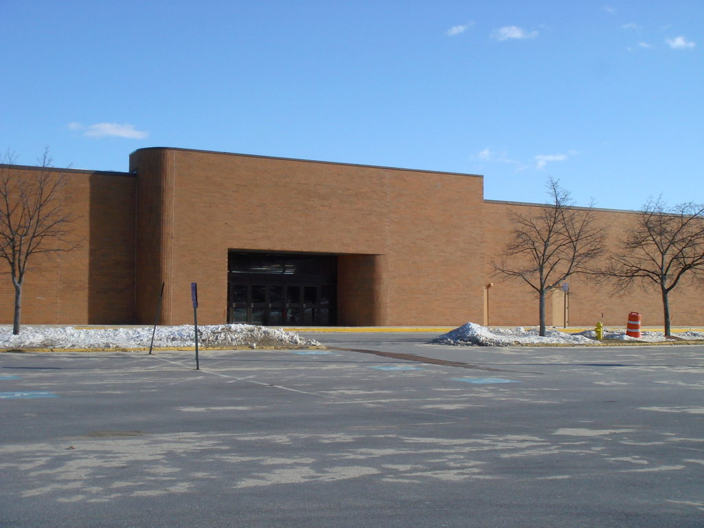 Vacant macy*s, original Jordan Marsh at Pheasant Lane Mall… Flickr