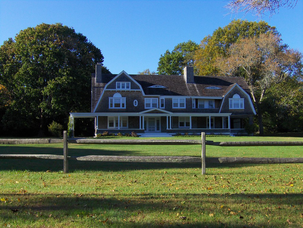 Typical Hamptons Mansion Not all houses in the Hamptons ar… Flickr