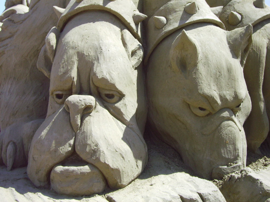 SAND Sculpture Creatures Dogs Great Yarmouth July 06 uk terry