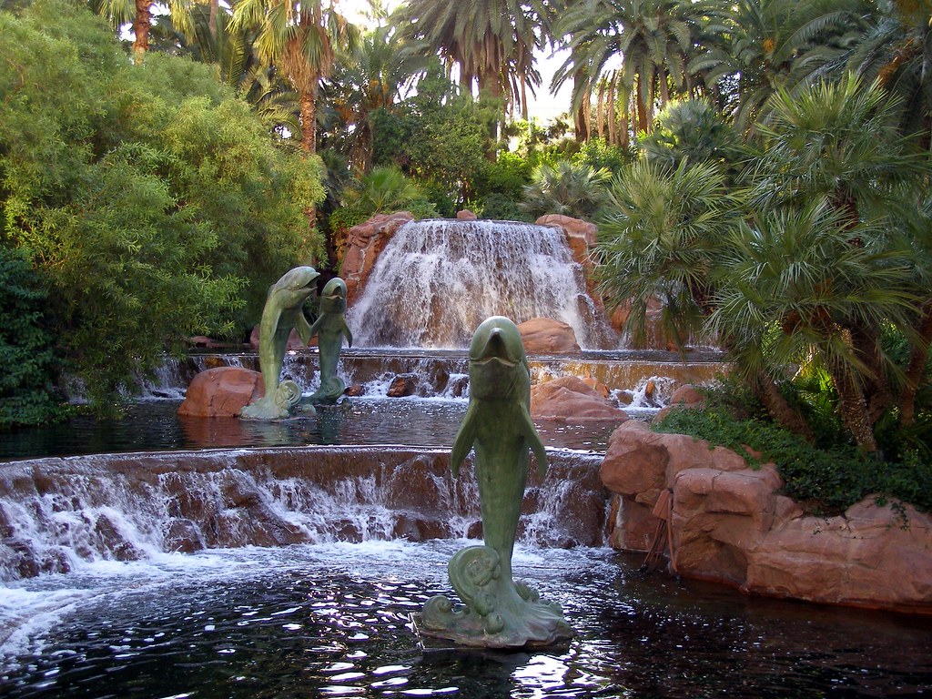 Mirage L.V. Fountains in front of Mirage Las Vegas Jack Flickr