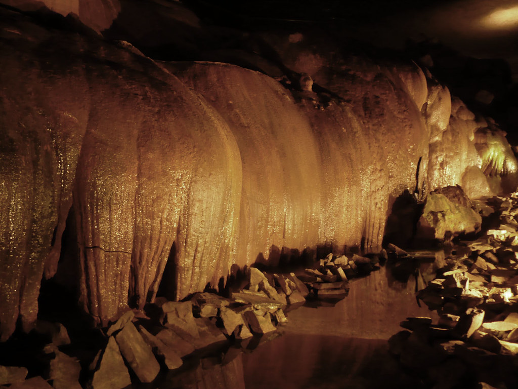 cathedral caverns waterfall Cathedral Caverns State Park i… Flickr